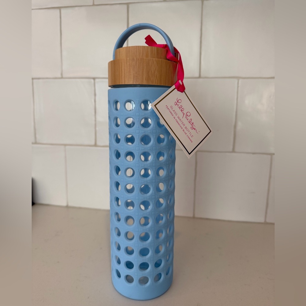NWT Lilly Pulitzer Glass Water Bottle- Frenchie Blue Caning